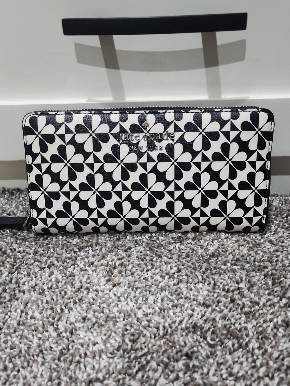 kate spade Black and White Floral Zip Continental Wallet